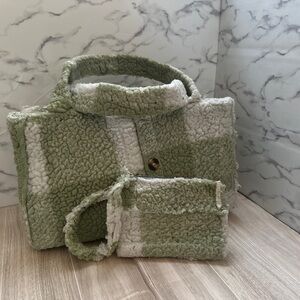 Chic Textured Green and White Shoulder Bag